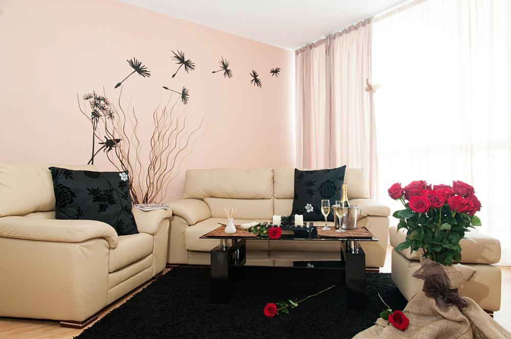 A seating area at Sea Dream Rental Apartments