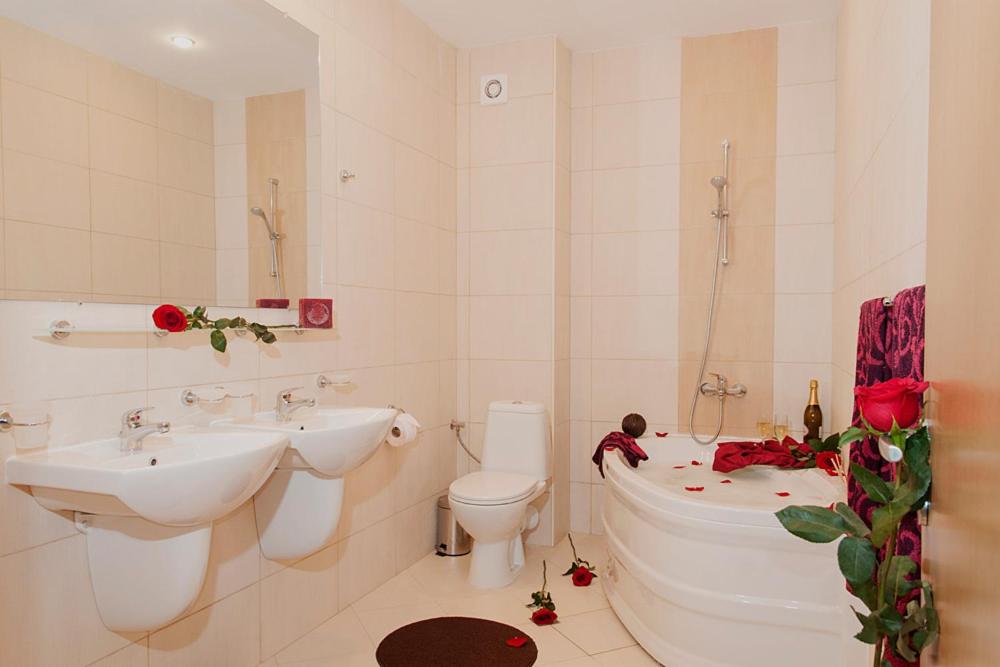 A bathroom at Sea Dream Rental Apartments