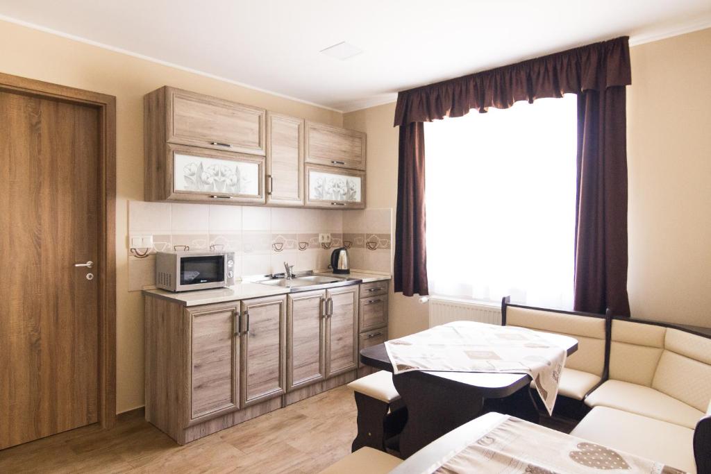 Cuha-gyöngye Apartmanház 8420 Zirc, Kossuth Lajos utca 57. kép - 1