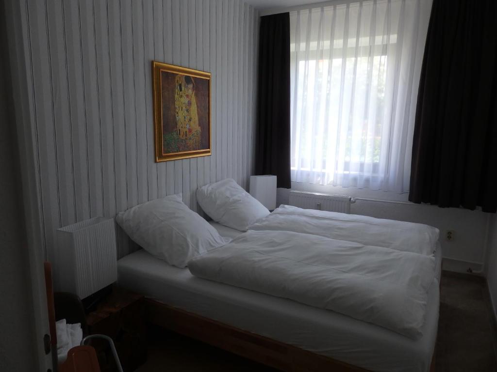 Postel nebo postele na pokoji v ubytování Zur Saale