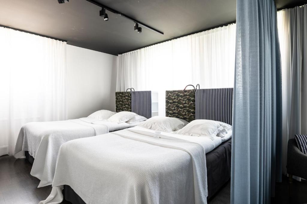 Postel nebo postele na pokoji v ubytování Hotel Flora