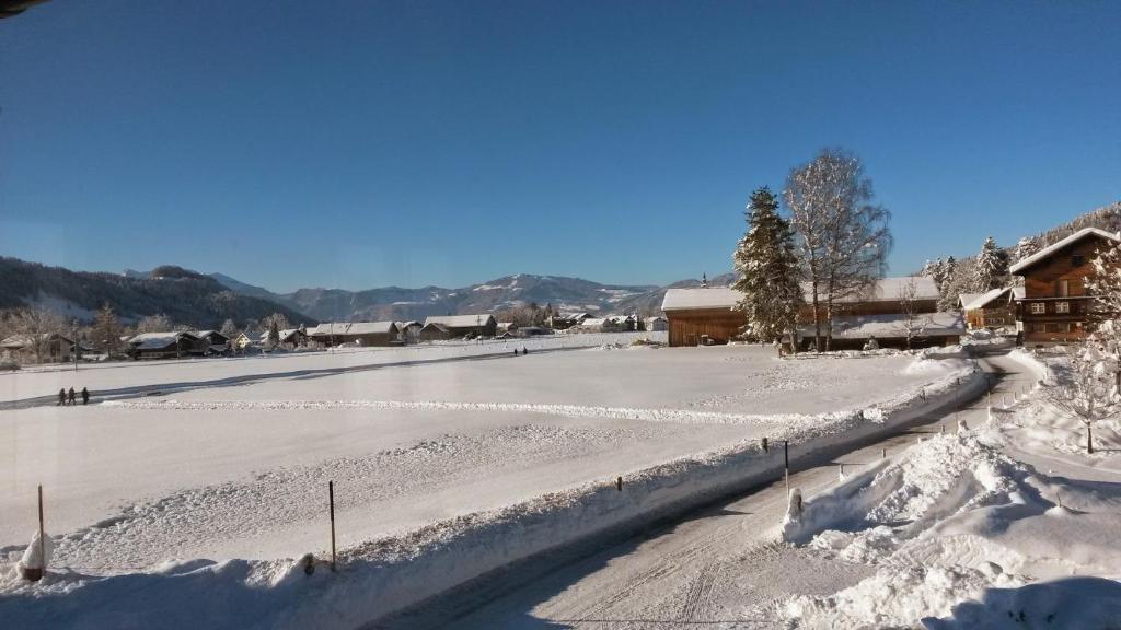 Ferienwohnung Gmeiner during the winter