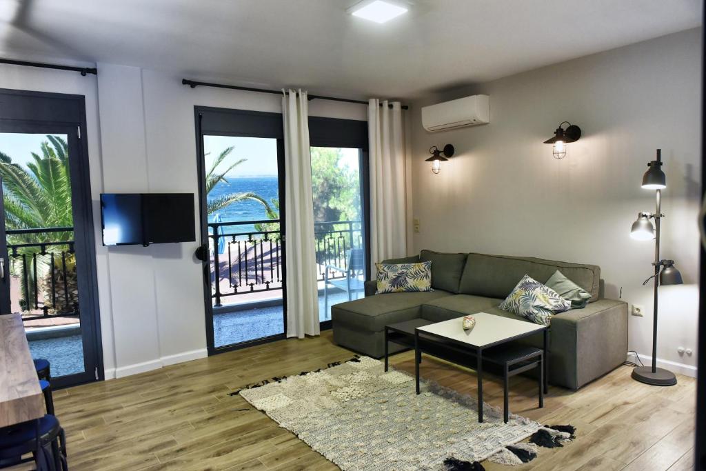 Posezení v ubytování Cos Seafront Apartments