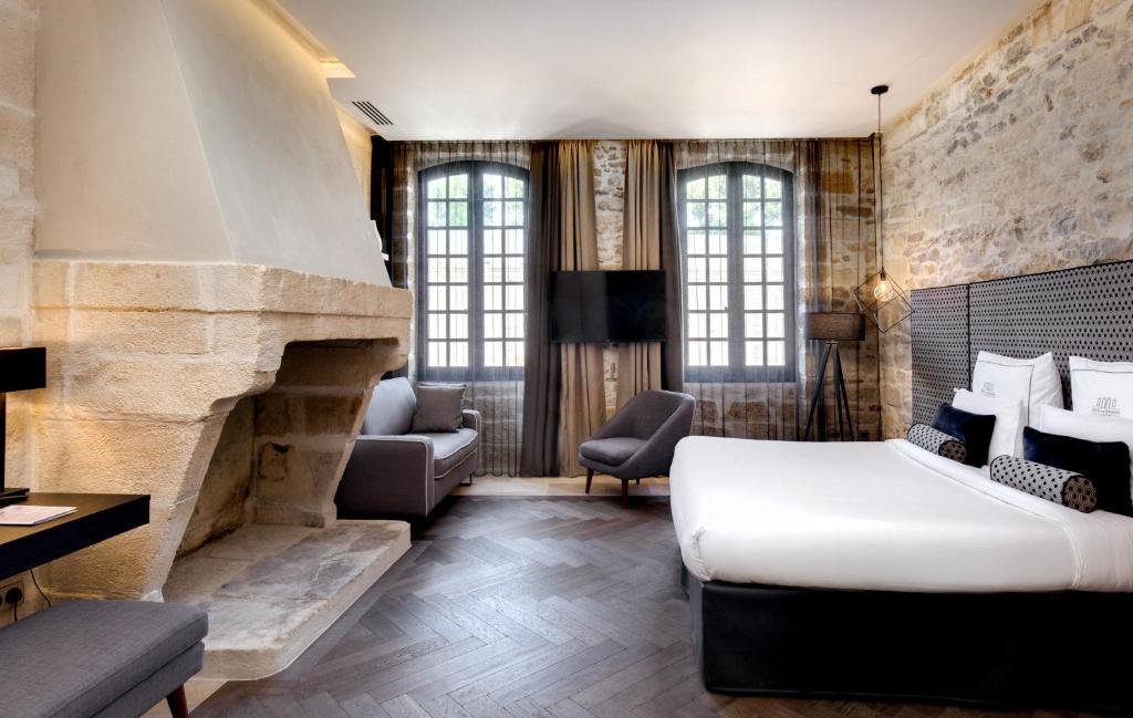 Postel nebo postele na pokoji v ubytování Boutique Hôtel des Remparts & Spa