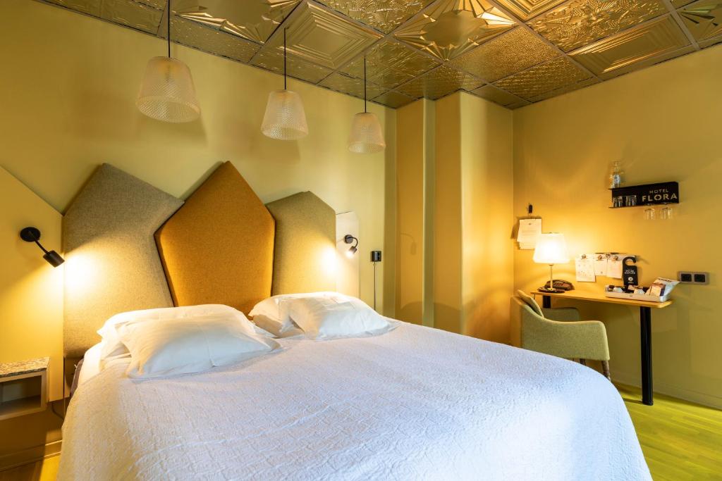 Postel nebo postele na pokoji v ubytování Hotel Flora