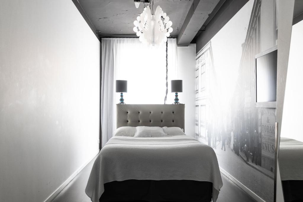 
Large Single Room (140 cm bed)
