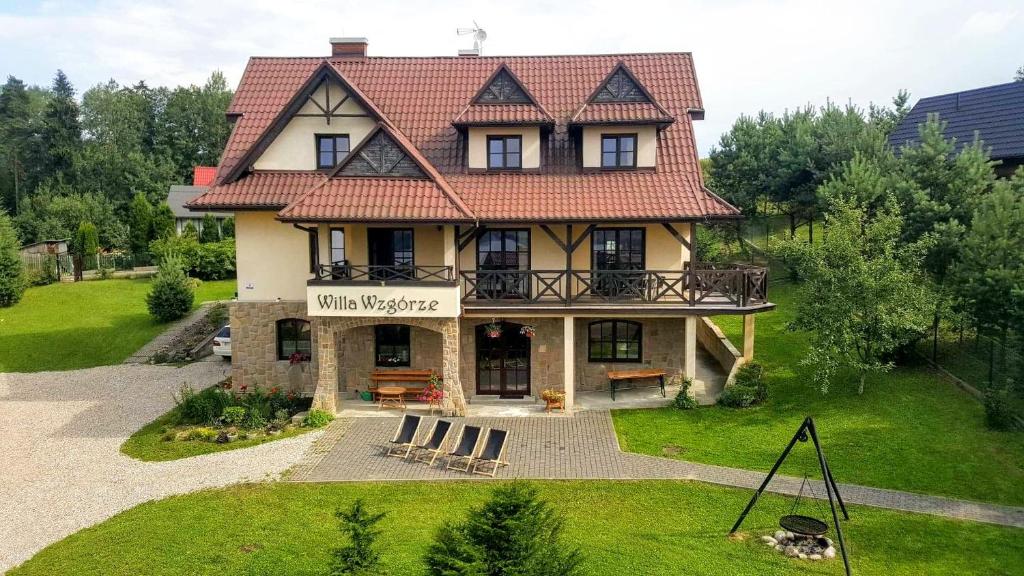 an aerial view of a house with a roof at Willa Wzgórze in Niedzica Zamek