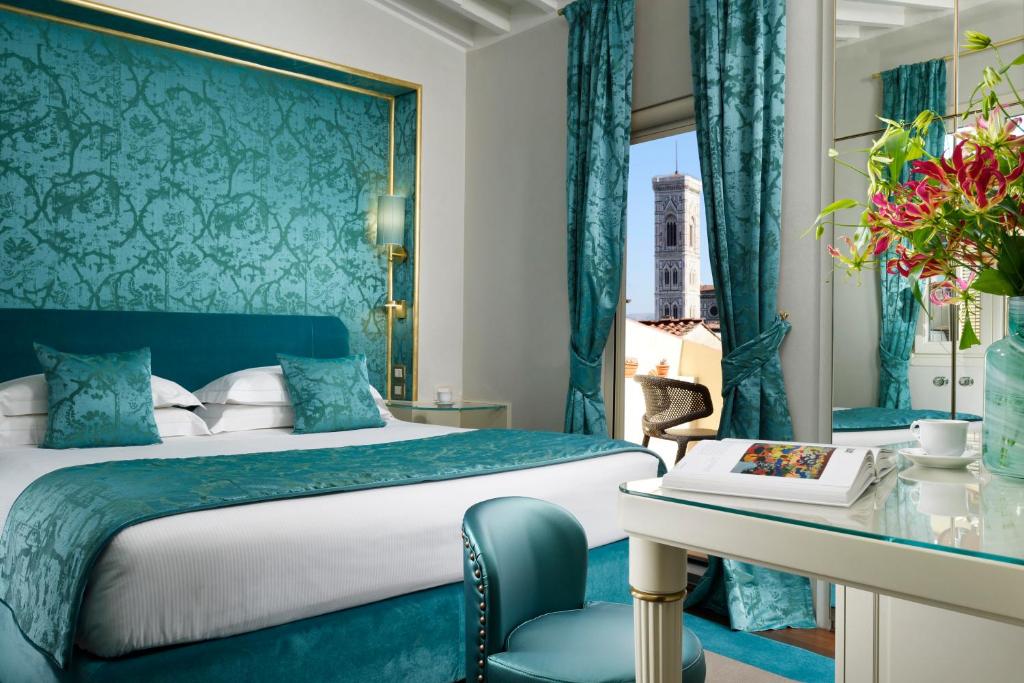 Posteľ alebo postele v izbe v ubytovaní San Firenze Suites & Spa