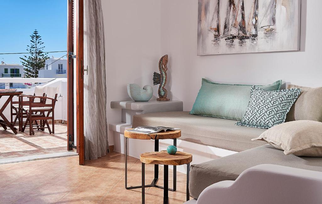 Posezení v ubytování Mirabeli Apartments & Suites