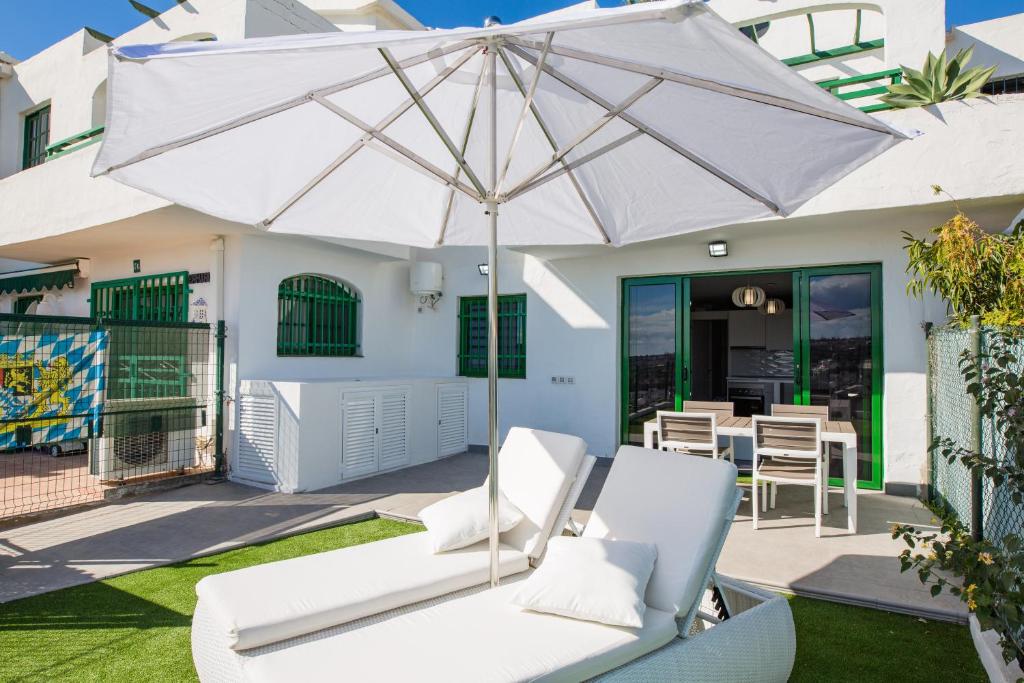 Posezení v ubytování bungalow con gran terraza con vistas