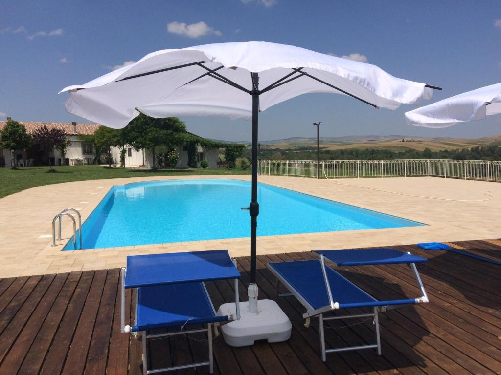 Bazén v ubytování Villa Lancellotti nebo v jeho okolí
