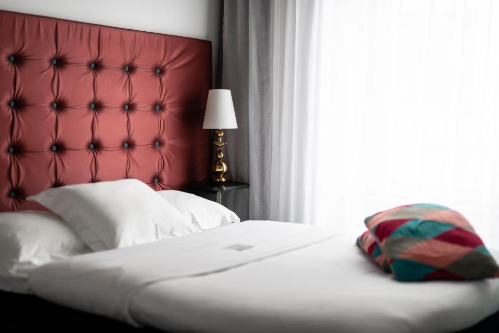 Postel nebo postele na pokoji v ubytování Hotel Flora