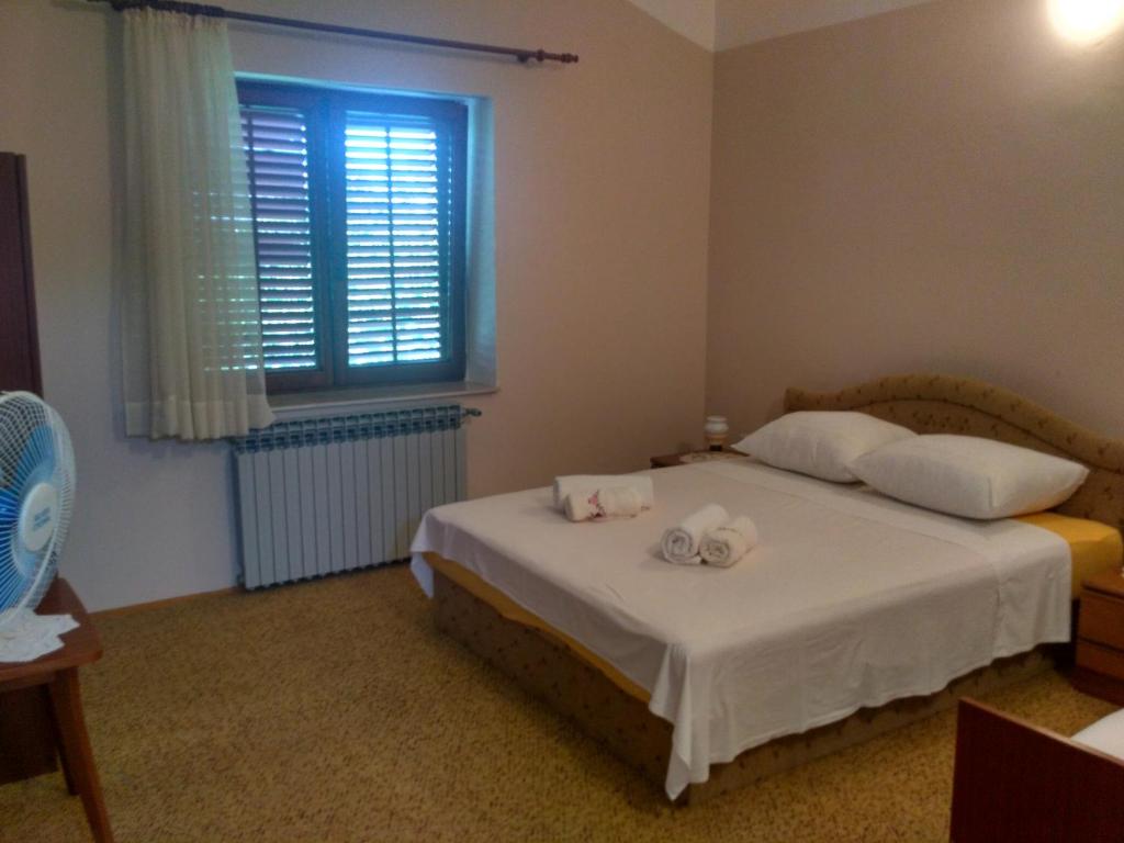 Posteľ alebo postele v izbe v ubytovaní Apartmani Tonica