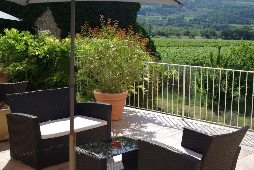 Balkón nebo terasa v ubytování Logis Hôtel La Bastide des Monges