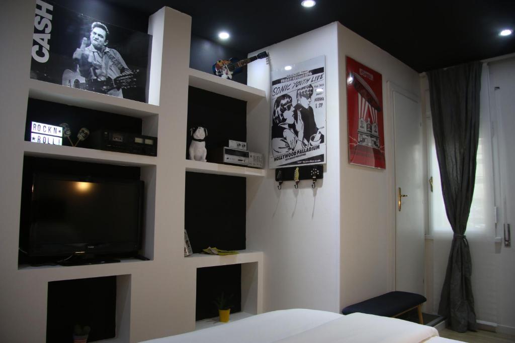 A bed or beds in a room at Mila Guest House