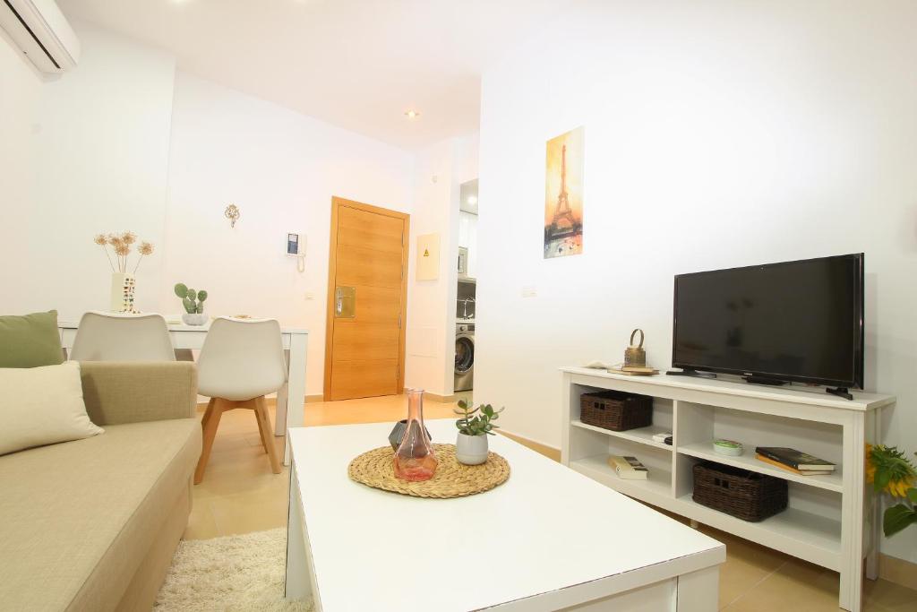 A television and/or entertainment centre at Apartamento San Julian