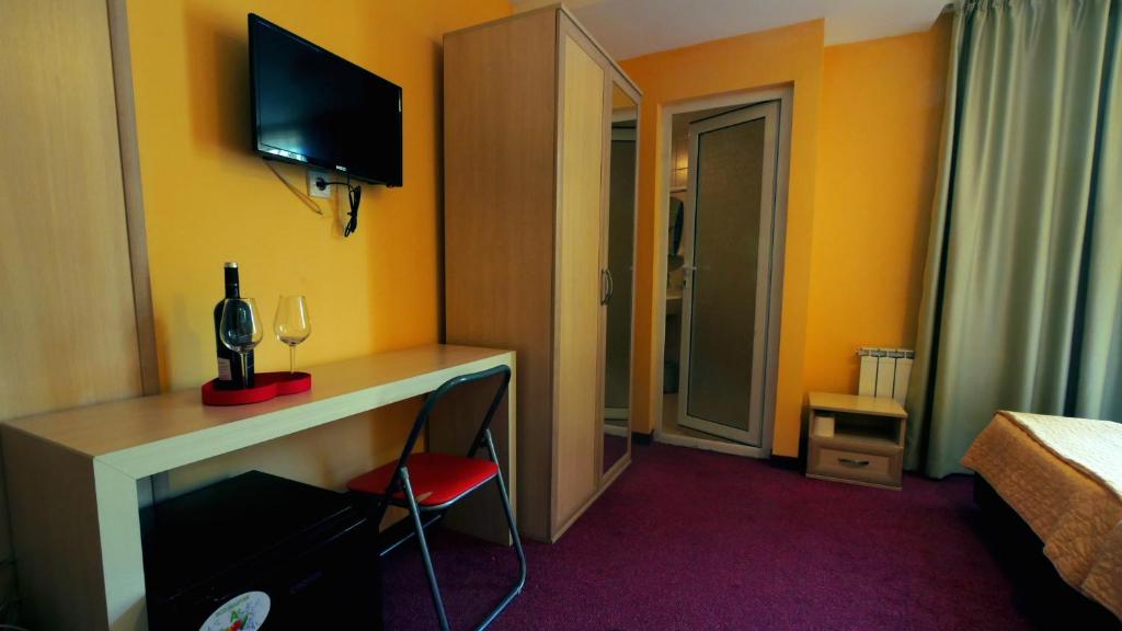 TV a/nebo společenská místnost v ubytování Hotel Alabin Central