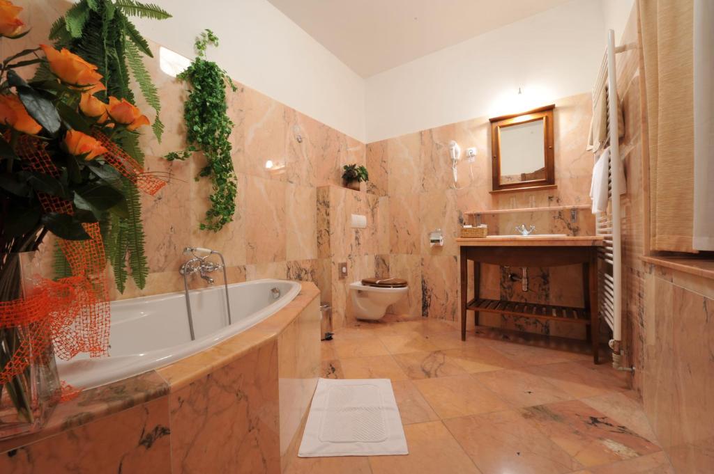 Koupelna v ubytování Brioni Suites
