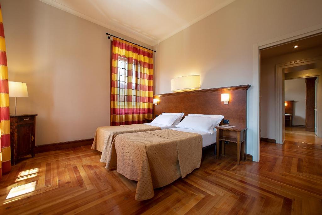 Postel nebo postele na pokoji v ubytování TH Borca di Cadore - Park Hotel Des Dolomites