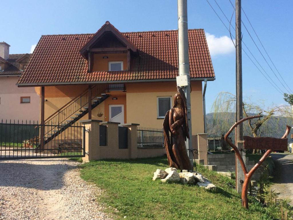 a statue of a horse in front of a house at Ubytovanie Emka in Hrabušice