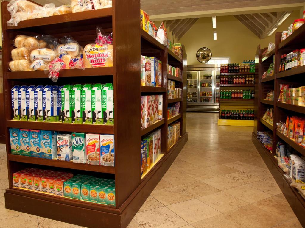 Supermarket nebo jiné obchody v  rezortu nebo okolí