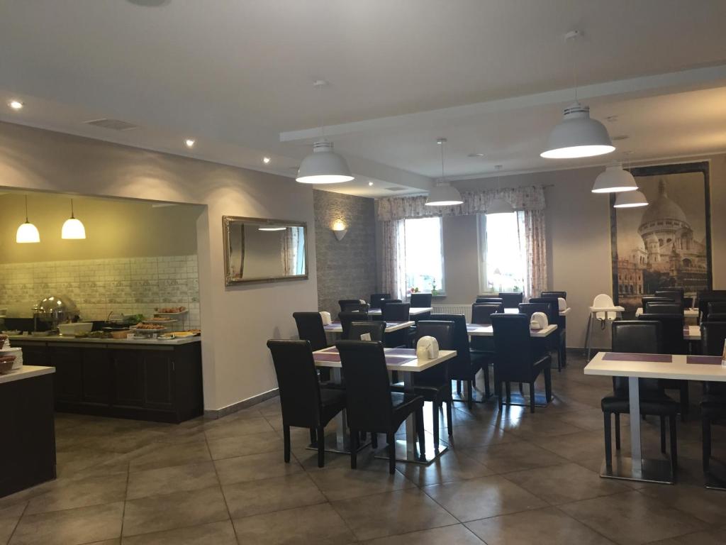 Reštaurácia alebo iné gastronomické zariadenie v ubytovaní Lazur Wellness@Spa