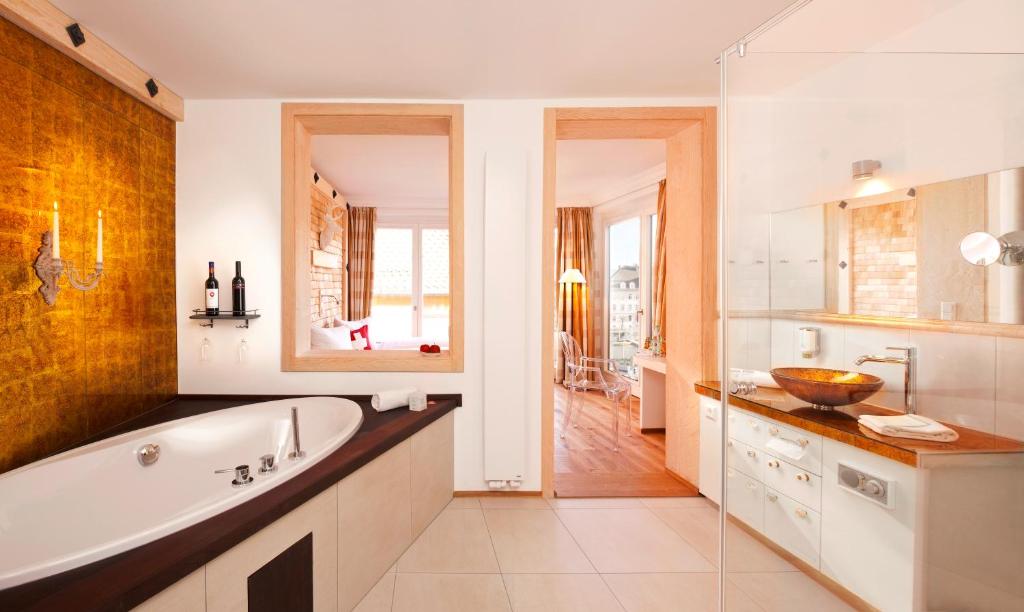 YachtHotel Helvetia Spa- und Wellnessdomizil - Suite Romántica Neuschwanstein