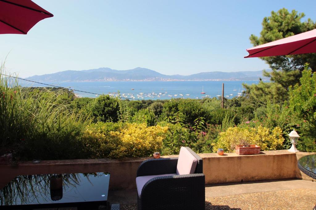 a view of the ocean from the patio of a house at Villa Ghiatone in Pietrosella