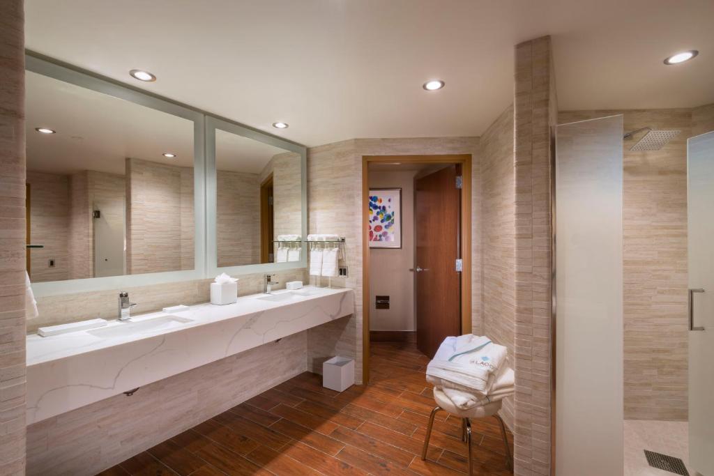 a bathroom with two sinks and a large mirror at Del Lago Resort & Casino in Waterloo