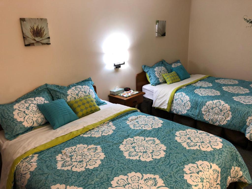 Postel nebo postele na pokoji v ubytování Chase Country Inn