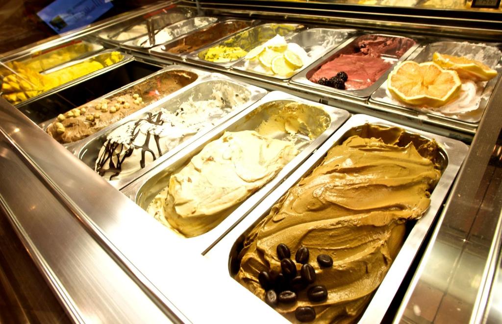 Century Plaza Hotel - Resim 12