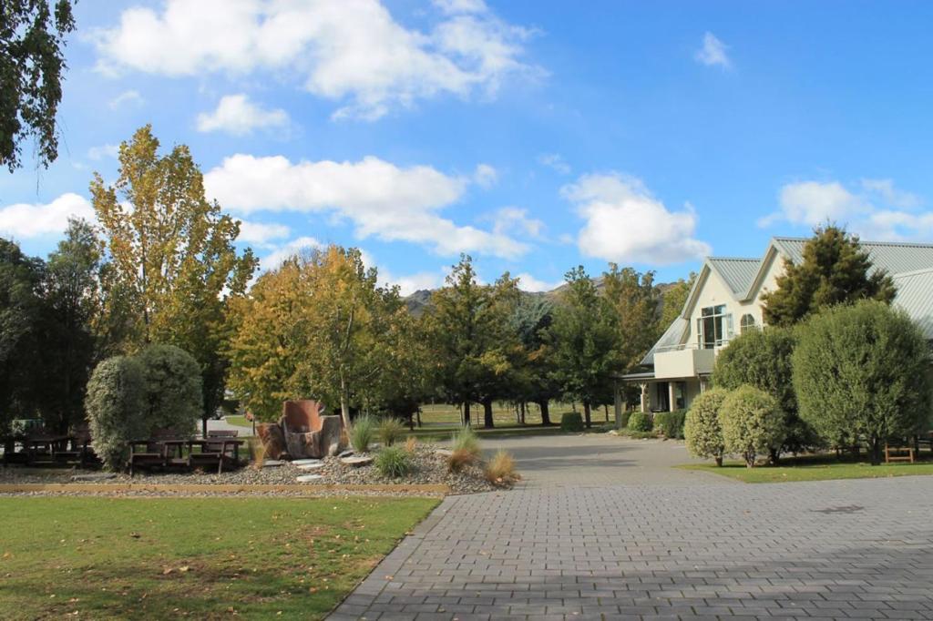 Zahrada ubytování Colonial Manor Motel