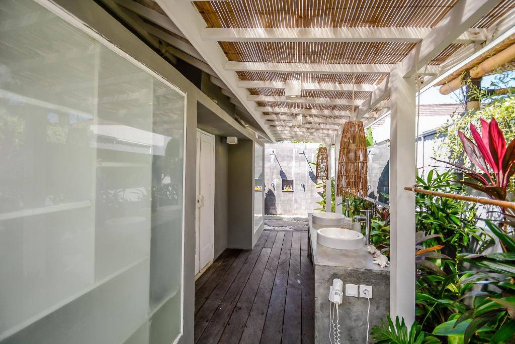 Mahi Mahi Villa & Suites - 13