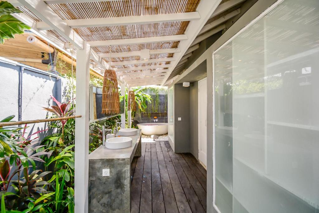 Mahi Mahi Villa & Suites - 16