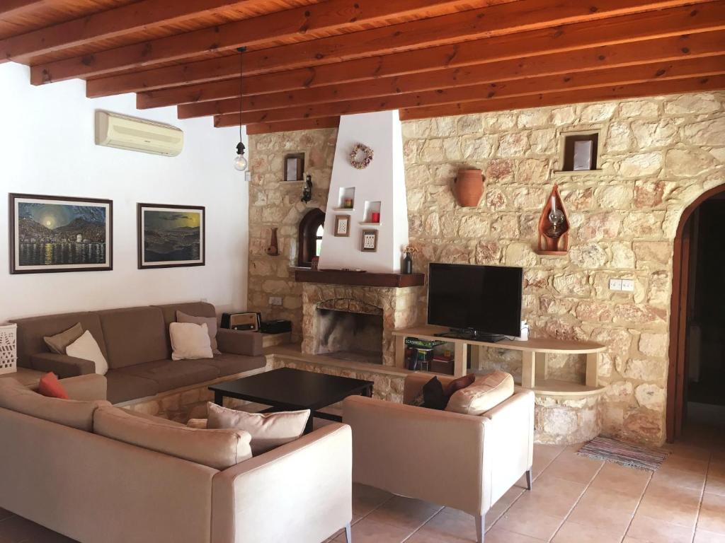 Villa for rent in MILIOU close to Lachi & Peyia