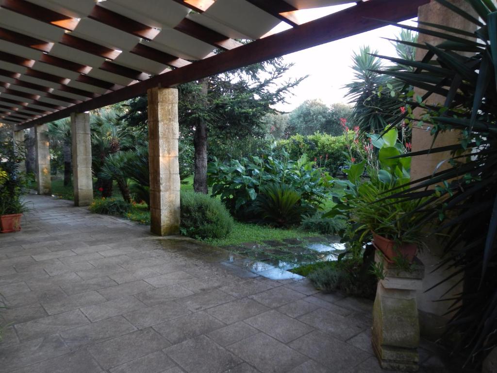 A garden outside Agriturismo Monte degli Angeli