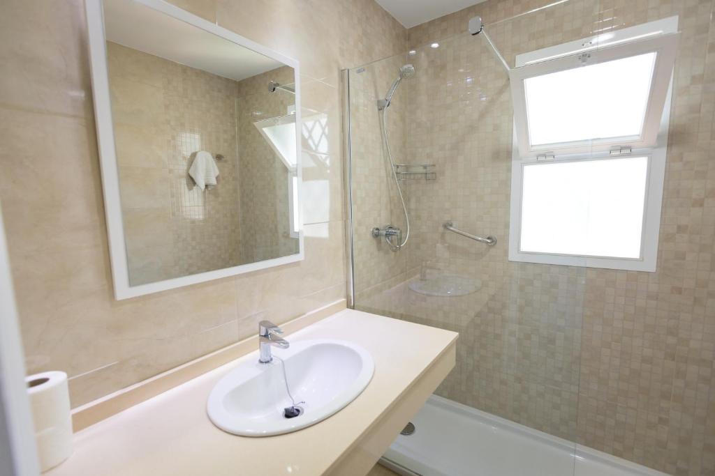 a bathroom with a sink and a shower at Apartamentos Las Rosas de Capistrano in Nerja