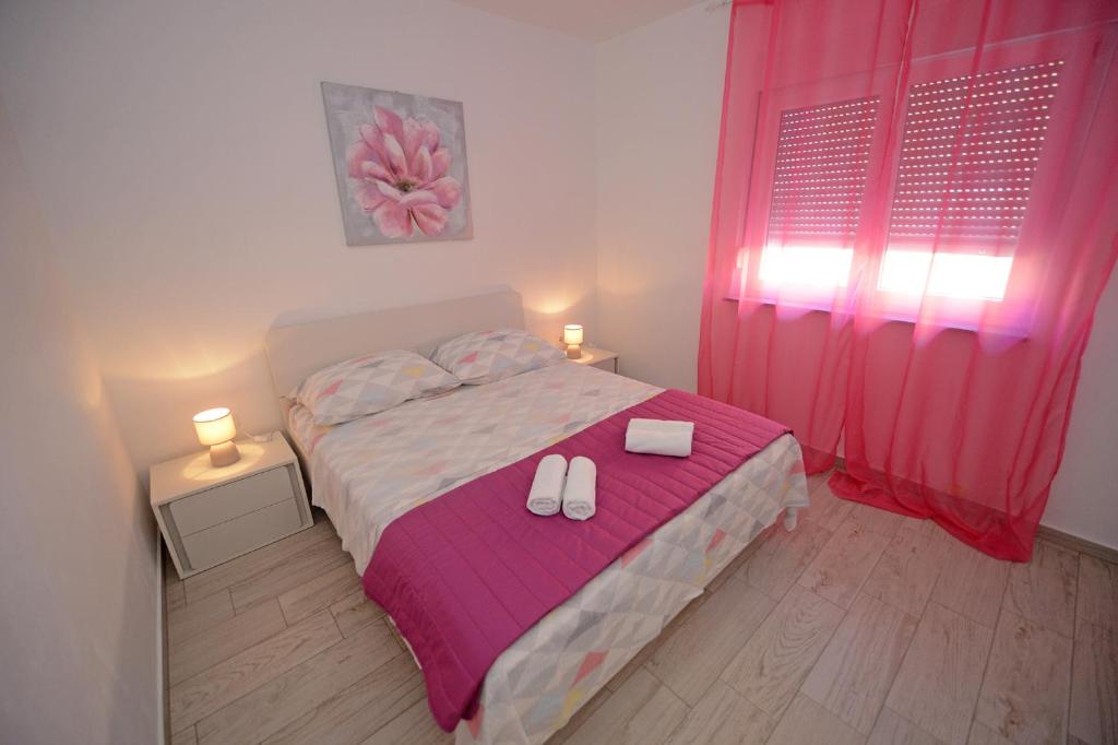 Posteľ alebo postele v izbe v ubytovaní Apartman Adriana