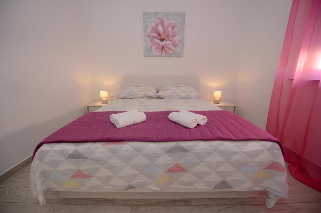 Posteľ alebo postele v izbe v ubytovaní Apartman Adriana