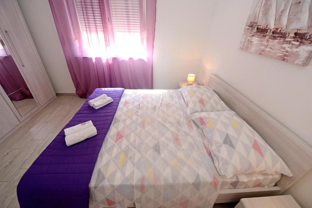 Posteľ alebo postele v izbe v ubytovaní Apartman Adriana