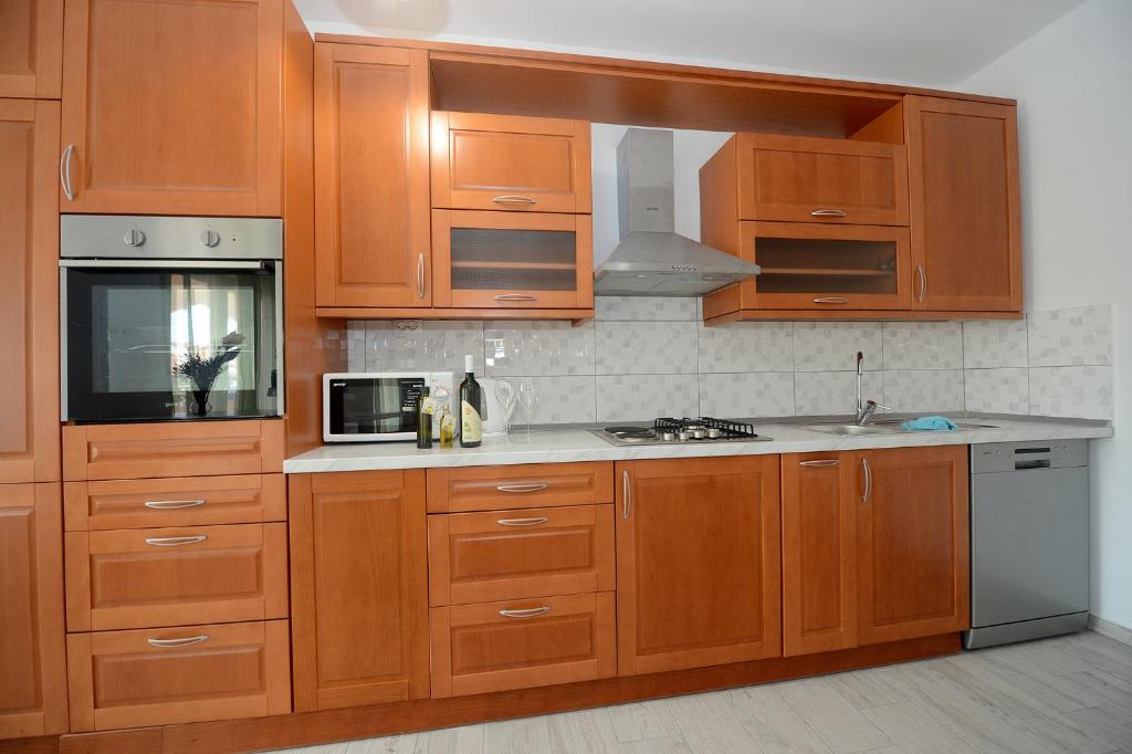 Kuchyňa alebo kuchynka v ubytovaní Apartman Adriana