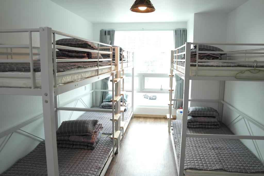 Postel nebo postele na pokoji v ubytování For You Hostel