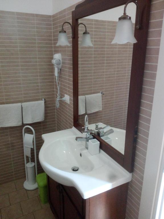 a bathroom with a sink and a mirror at Via col Vento in Chieti