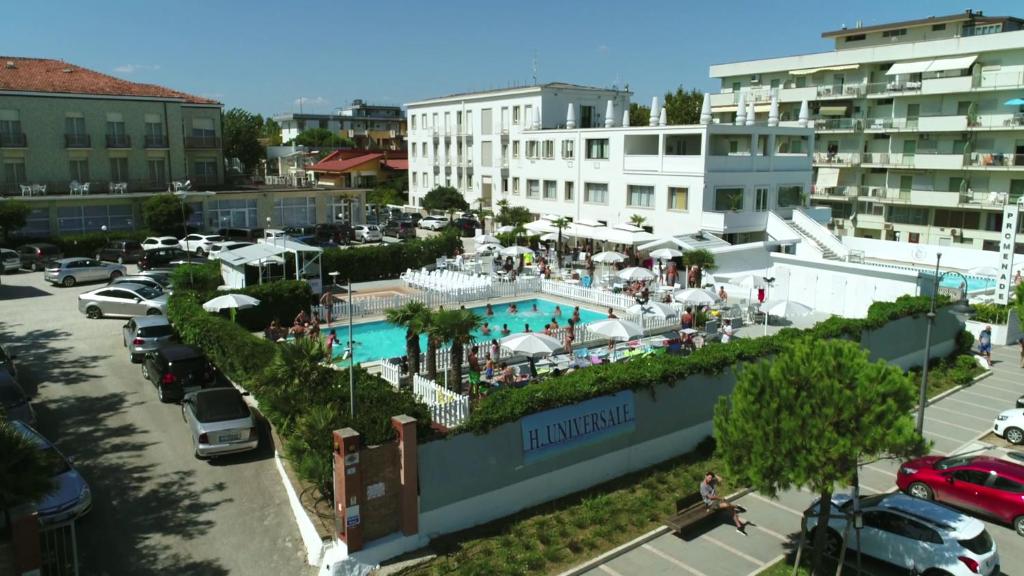Bazén v ubytování Hotel Promenade Universale nebo v jeho okolí