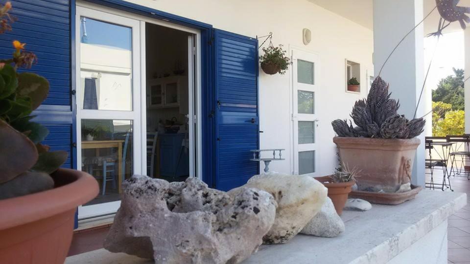 A balcony or terrace at La Caletta Bed and Breakfast