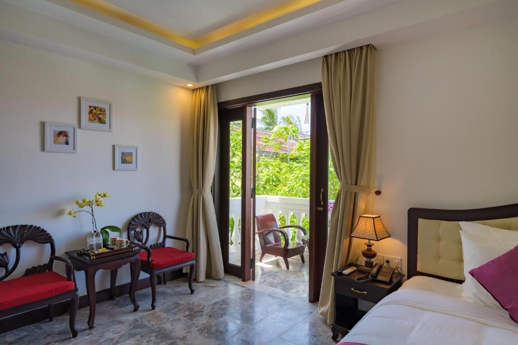 Postel nebo postele na pokoji v ubytování Hoian Central Hotel