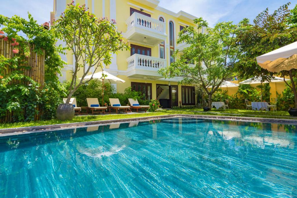 Bazén v ubytování Hoian Central Hotel nebo v jeho okolí