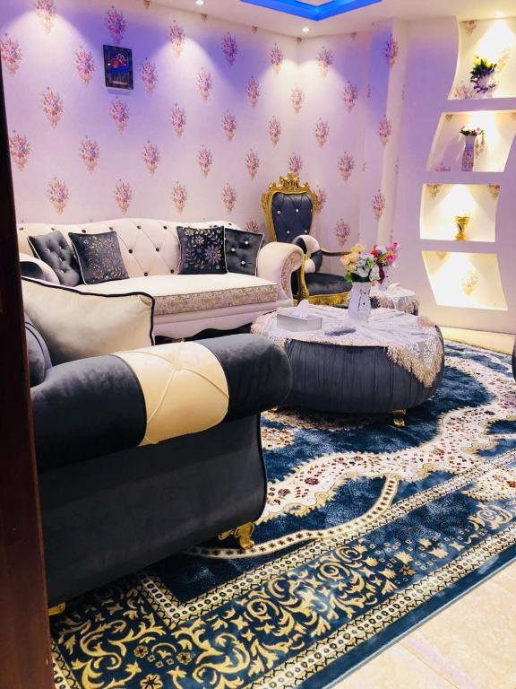 Posezení v ubytování Bahget Eljouf Furnished Apartment