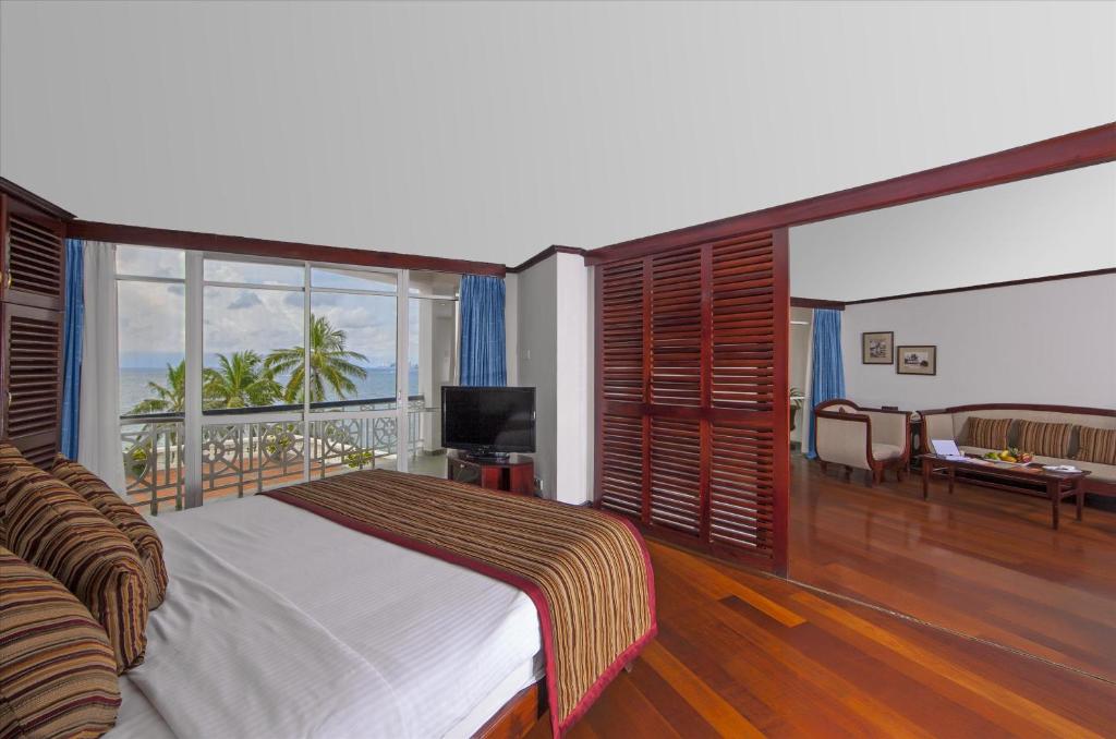 Mount Lavinia Hotel - Direct Ocean View Suite