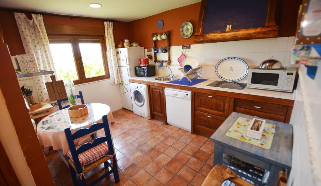 Kuchyň nebo kuchyňský kout v ubytování Casa del Altozano